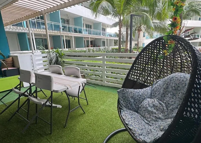 Apartahotel Azure Urban Residences By Charm Staycation Manila